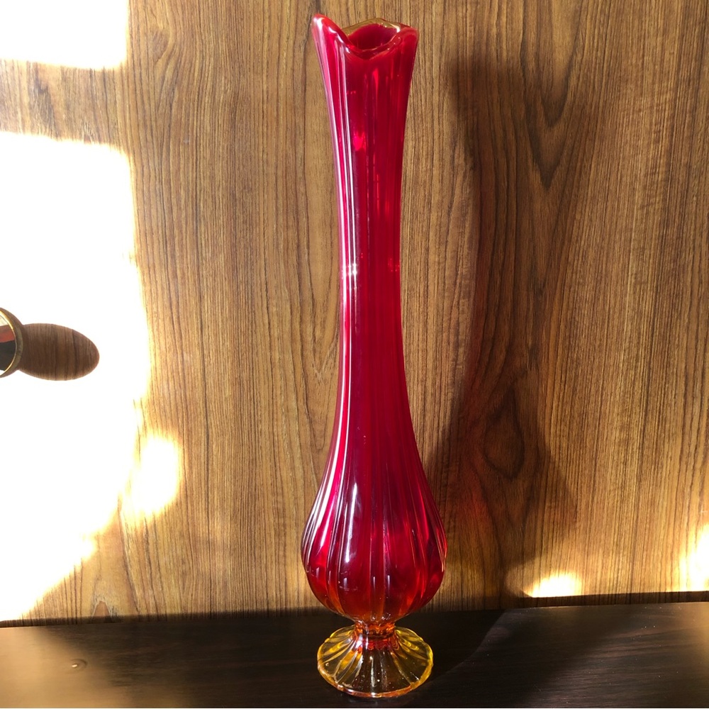 MID CENTURY MODERN AMBERINA L.E. SMITH 19” SWUNG VASE - IN FAIR CONDITION